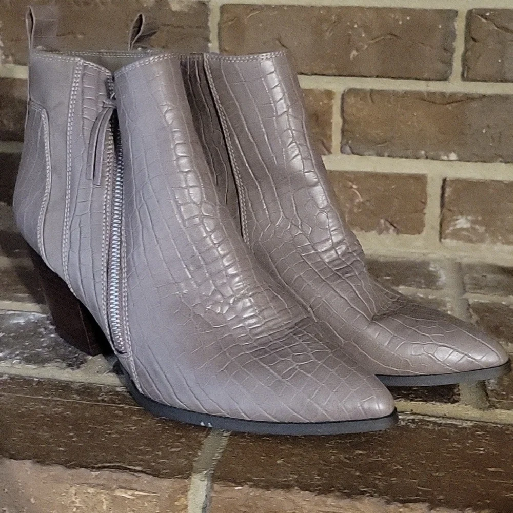 Bella Vita Everest Ankle Zip Boots‎ Gray Size 9.5